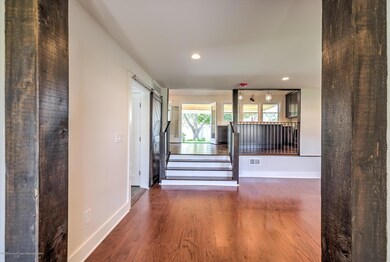 04-LIVING ROOM
