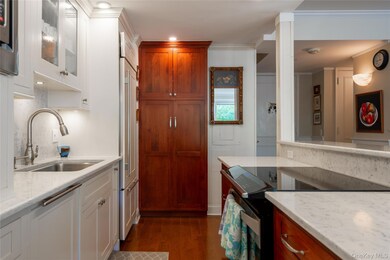 Wyndham West unit M4, Garden City, NY 11530 - photo 7