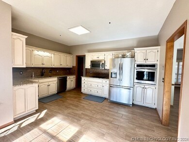 Huge kitchen with granite