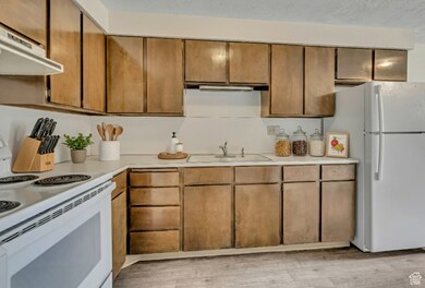 314 W Center St unit D159, Bountiful, UT 84010 - photo 6