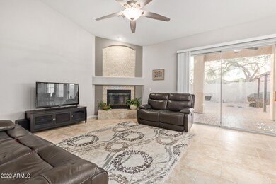 10' vaulted ceilings.