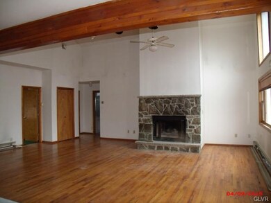 475 Bernadine Dr, Stroudsburg, PA 18360 - photo 3