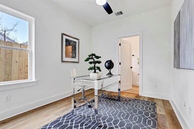 Versatile room on the first floor, ideal for use a