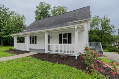 205 S Key St, Pilot Mountain, NC 27041 - photo 2