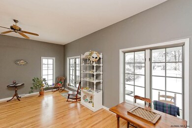 4 Robert Ln, Rensselaer, NY 12144 - photo 2