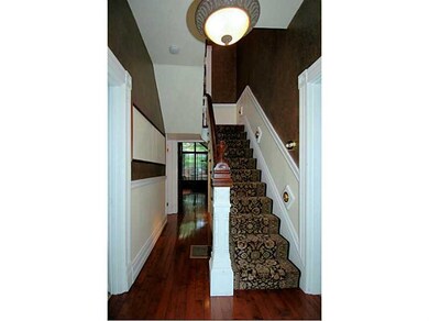 Entry/Foyer.