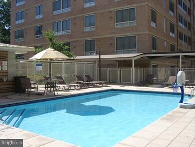 Potomac Place Tower unit S816, Washington, DC 20024 - photo 2