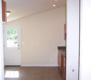 124 Pueblo Rd, Carpentersville, IL 60110 - photo 4