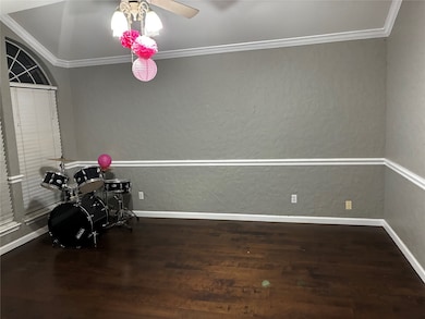 520 Kelley Ct, Fort Worth, TX 76120 - photo 2