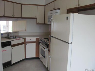 Kitchen w/Plenty of Cabinets...Built-in DW, Microw