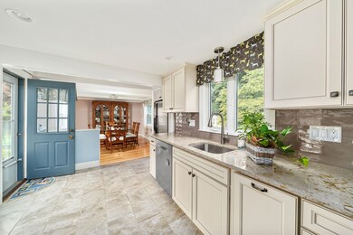29 Blossom Ln, Weymouth, MA 02188 - photo 6