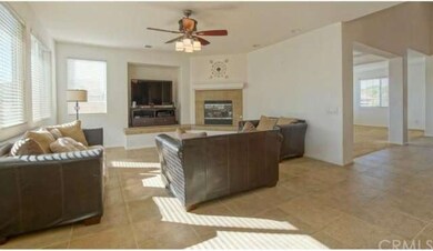 Bright & Open Family Room, Entertainment Alcove, R