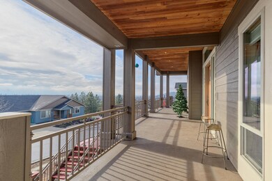 >Expansive decking