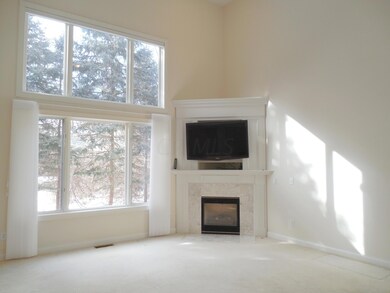 4913 - Living Room to Windows