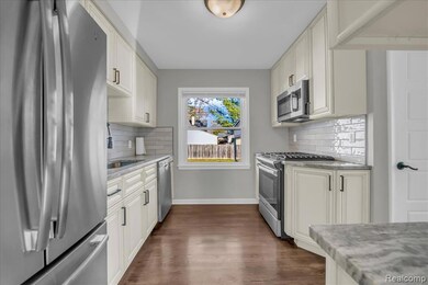 266 Massoit St, Clawson, MI 48017 - photo 2