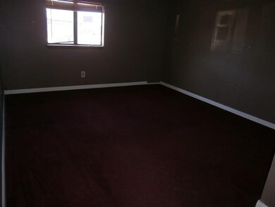 816 Henderson St, Winslow, AZ 86047 - photo 4