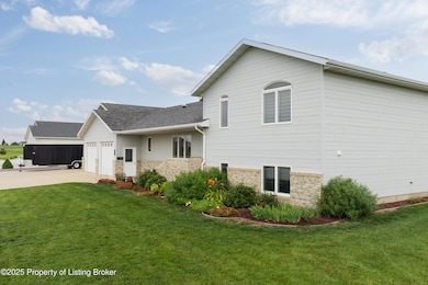 837 17th St E, Dickinson, ND 58601 - photo 6