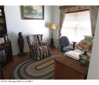 81 Freesia Ct, Holmdel, NJ 07733 - photo 4