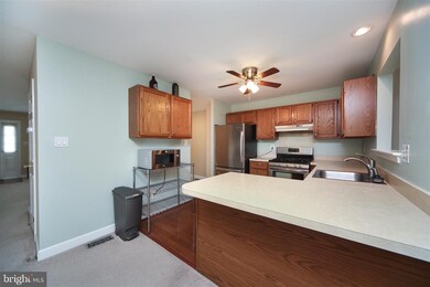 722 Sandalwood Ln, Norristown, PA 19403 - photo 5