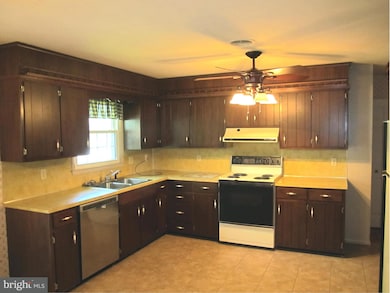 2961 Philadelphia Ave, Chambersburg, PA 17201 - photo 5