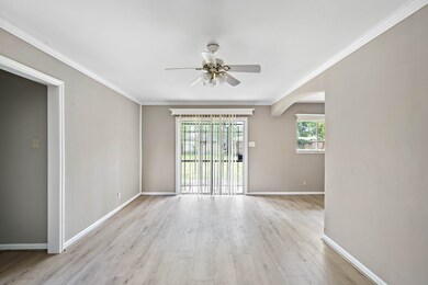 8807 Creeping Vine Ln, Houston, TX 77088 - photo 4