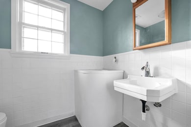 26-web-or-mls-2704-kilbourne-ave