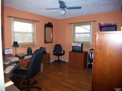 4589 N Sunset Dr, Coopersburg, PA 18036 - photo 7