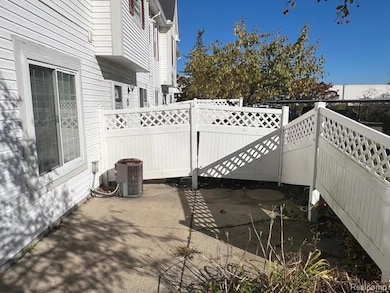 22111 Atlantic Pointe unit 36, Farmington Hills, MI 48336 - photo 4