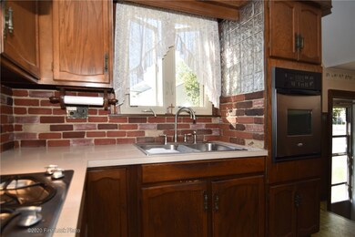 40 Greene St, Warwick, RI 02886 - photo 4