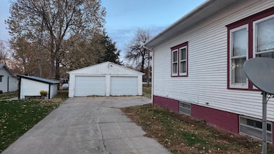 506 Ce Thompson Ave, Wolbach, NE 68882 - photo 3