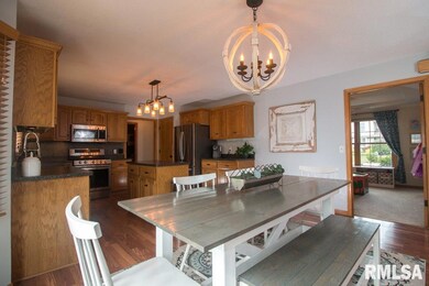 4221 N Oak St, Davenport, IA 52806 - photo 5