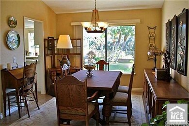 Gracious dining room has room for Thanksgiving din