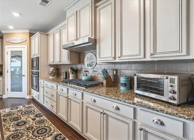 Kitchen - Lots of storage!
