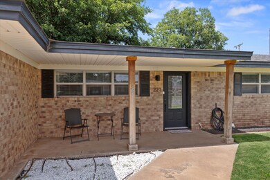 04-221 Redwood Ln