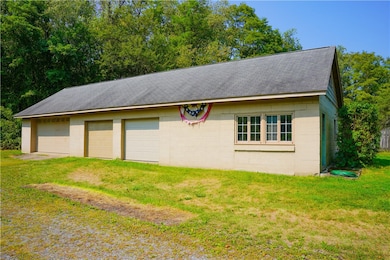 828 Brownhome Rd, New Castle, PA 16101 - photo 7