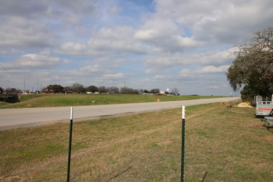 1346 N Jefferson St, La Grange, TX 78945 - photo 7