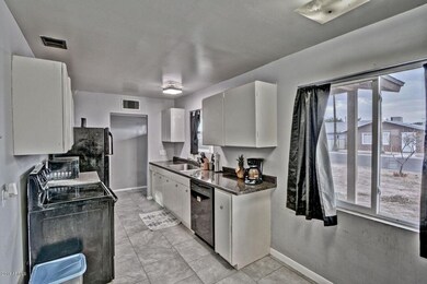4702 E Taylor Charming Kitchen