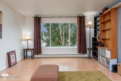 06-Living Room_MAX6607-Edit