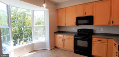 2501 Revere Ct unit 32E, Crofton, MD 21114 - photo 5