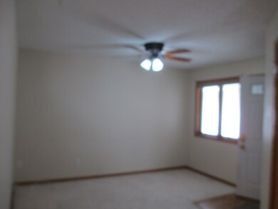 871 Kirkwood Dr, Grand Forks, ND 58201 - photo 2
