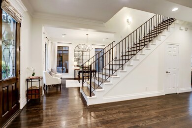 308 W 30th St, Houston, TX 77018 - photo 4