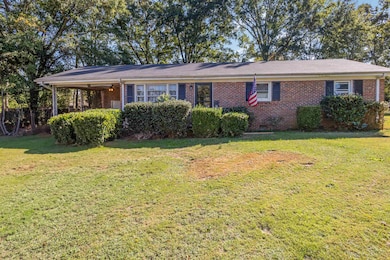 1114 Springdale Cir, Boiling Springs, SC 29316 - photo 2