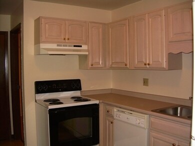 73 E Broadway unit Q, Derry, NH 03038 - photo 7