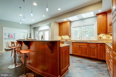 8262 Private Ln, Annandale, VA 22003 - photo 2