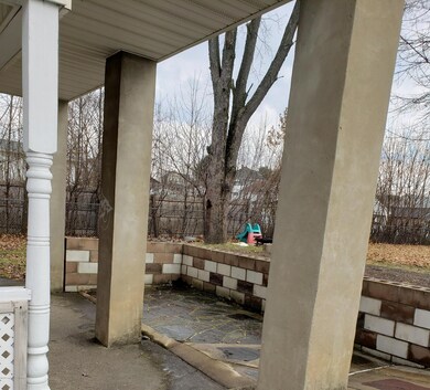 702 Dunmore St, Throop, PA 18512 - photo 4