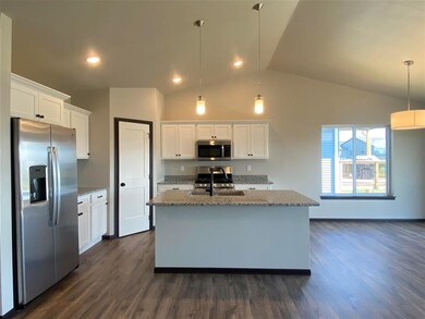 912 Prairie View Dr, West Branch, IA 52358 - photo 3