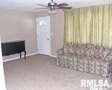 2709 Greenway Dr, Bettendorf, IA 52722 - photo 3