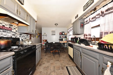 11811 W Flagg Ave, Milwaukee, WI 53225 - photo 7