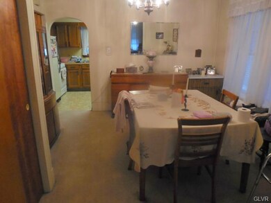 811 Chestnut St, Emmaus, PA 18049 - photo 4