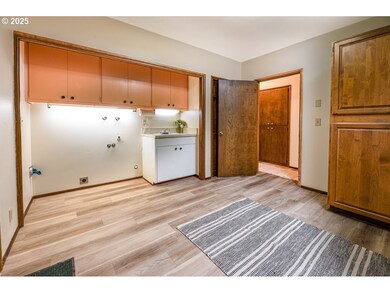 4495 Pinecrest Dr, Eugene, OR 97405 - photo 5